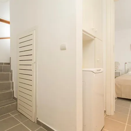 Vakantiehuis Functional House By The Sea At *