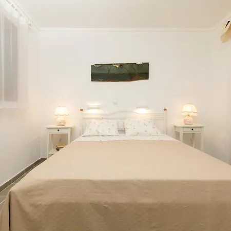 Functional House By The Sea At